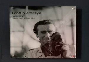 Wizerunek Leona Niemczyka, patrona jednej z sal projekcyjnych kina Charlie.