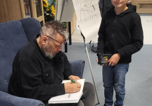 Dzieci na spotkaniu autorskim.