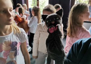 Warsztaty teatralne- prezentacja lalki-mapet lub pyskówki. Umieszczona dłoń w głowie lalki potrafi wyrażać najdziwniejsze emocje jej twarzą