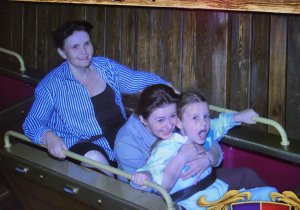 Nauczycielki oraz uczennica podczas zjazdu rollercoaster.em