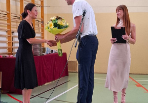 Gratulacje dla pani Magdaleny Mordaki z okazji jubileuszu pracy