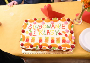 Tort "ŚLUBOWANIE KLAS PIERWSZYCH".