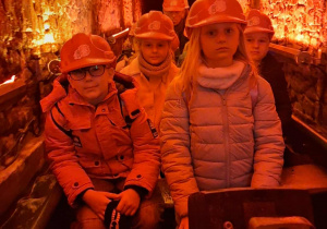 Dzieci w Sztolni Królowej Luizy.