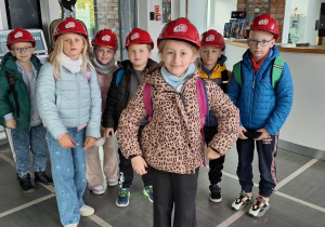 Przygotowanie do spływu łódką.