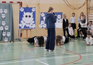 Scenki przygotowane przez uczniów klasy VII “Zgaduj zgadula”