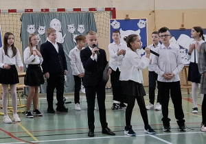 Piosenka dla nauczycieli w wykonaniu uczniów klasy IV A