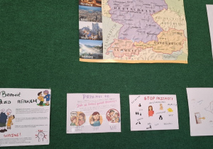 Plakaty wykonane przez uczniów dotyczące przeciwdziałania przemocy.