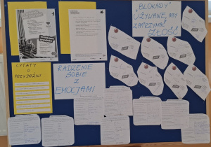 Plakaty wykonane przez uczniów dotyczące przeciwdziałania przemocy.