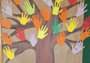 Wystawa szkolna- drzewko supermocy.