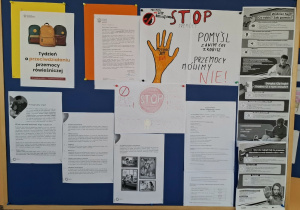Plakaty wykonane przez uczniów dotyczące przeciwdziałania przemocy.