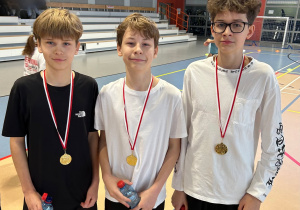 Uczniowie klasy 7 z medalami