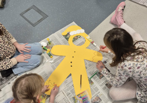 Dzieci ozdabiają "Pana Ciastka"