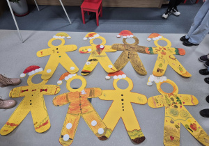 Przygotowane przez dzieci prace plastyczne przedstawiające "Pana Ciastka"