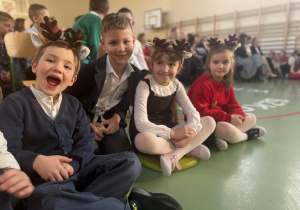 Uczniowie z RPP oglądają przedstawienie