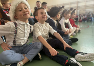 Uczniowie z RPP oglądają przedstawienie