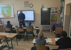 Policjant podczas prelekcji