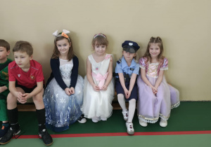 Przebrani Uczniowie z Oddziału Przedszkolnego