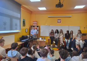 Uczniowie podczas prelekcji