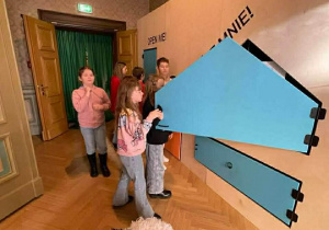 Uczniowie podczas warsztatów poznawczych