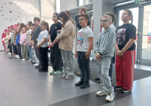 Uczniowie podczas konkursu pożarniczego