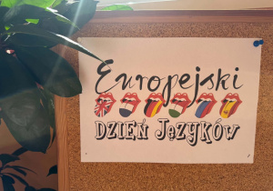 Napis Europejski Dzień Języków i ilustracje ust z kolorowymi językami