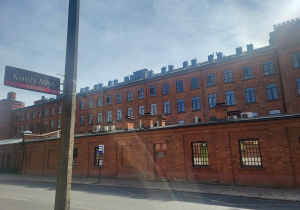 Widok na fabrykę przy ulicy Księży Młyn w Łodzi