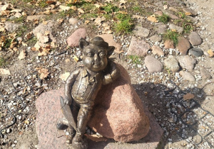 Figurka kota z Kociego Szlaku turystycznego